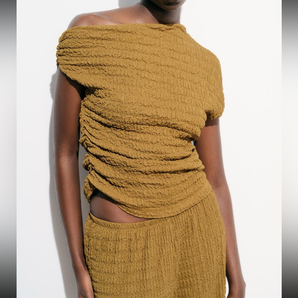 Zara TEXTURED ASYMMETRIC TOP